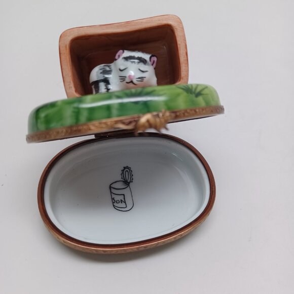 Limoges France Porcelain Cat in Box On Green Grass Trinket Box Peint Main - Picture 3 of 14